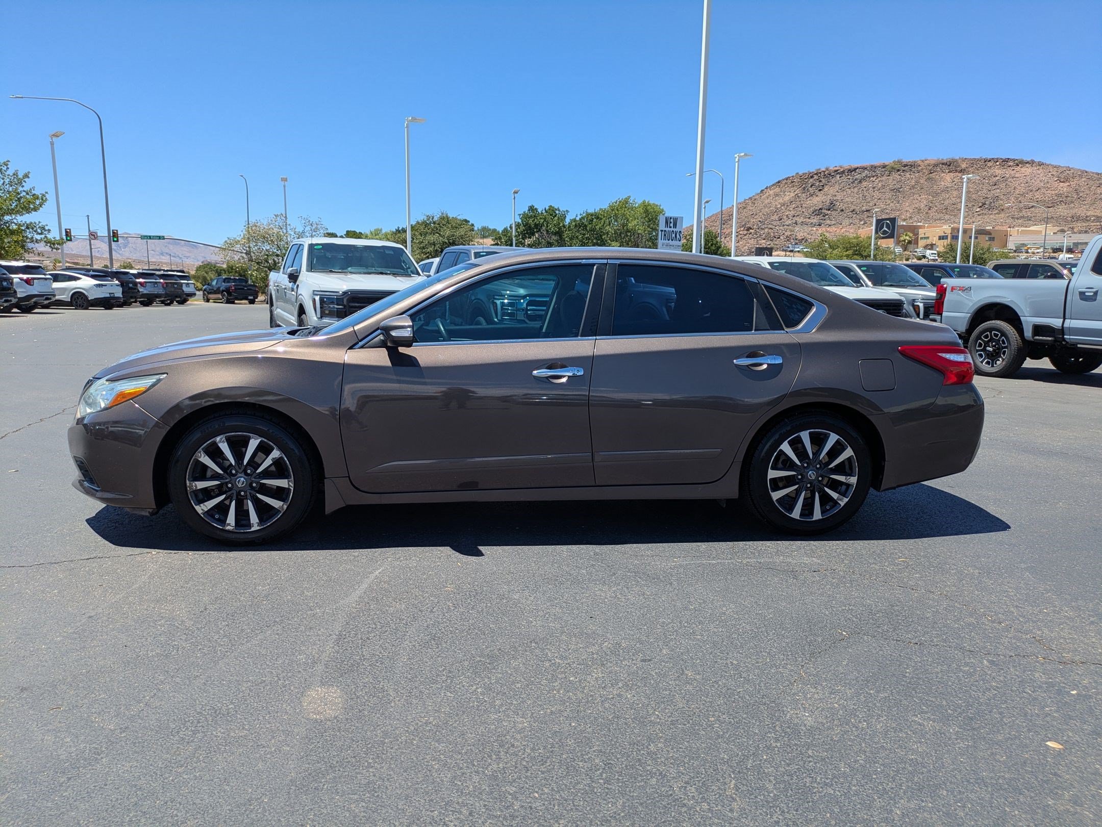 Used 2016 Nissan Altima 2.5 SV w/ Convenience Package FWD image 7