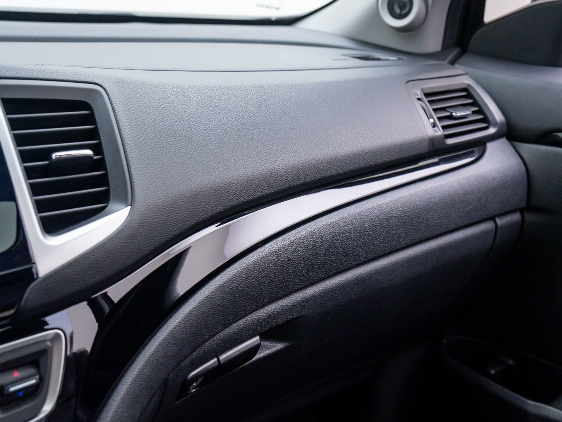 Used 2018 Honda Pilot Touring image 30