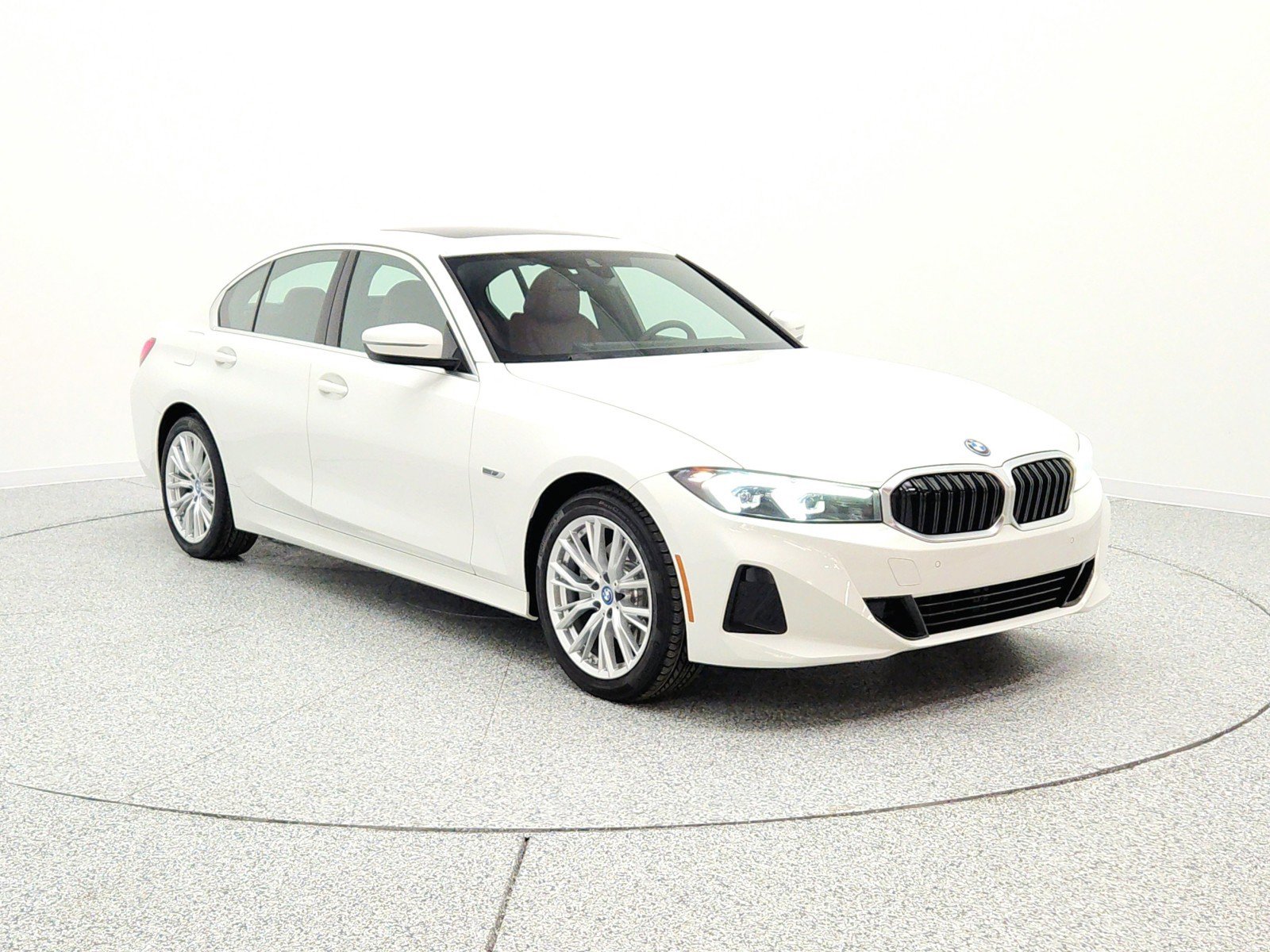 Used 2023 BMW 330e w/ Convenience Package RWD image 3