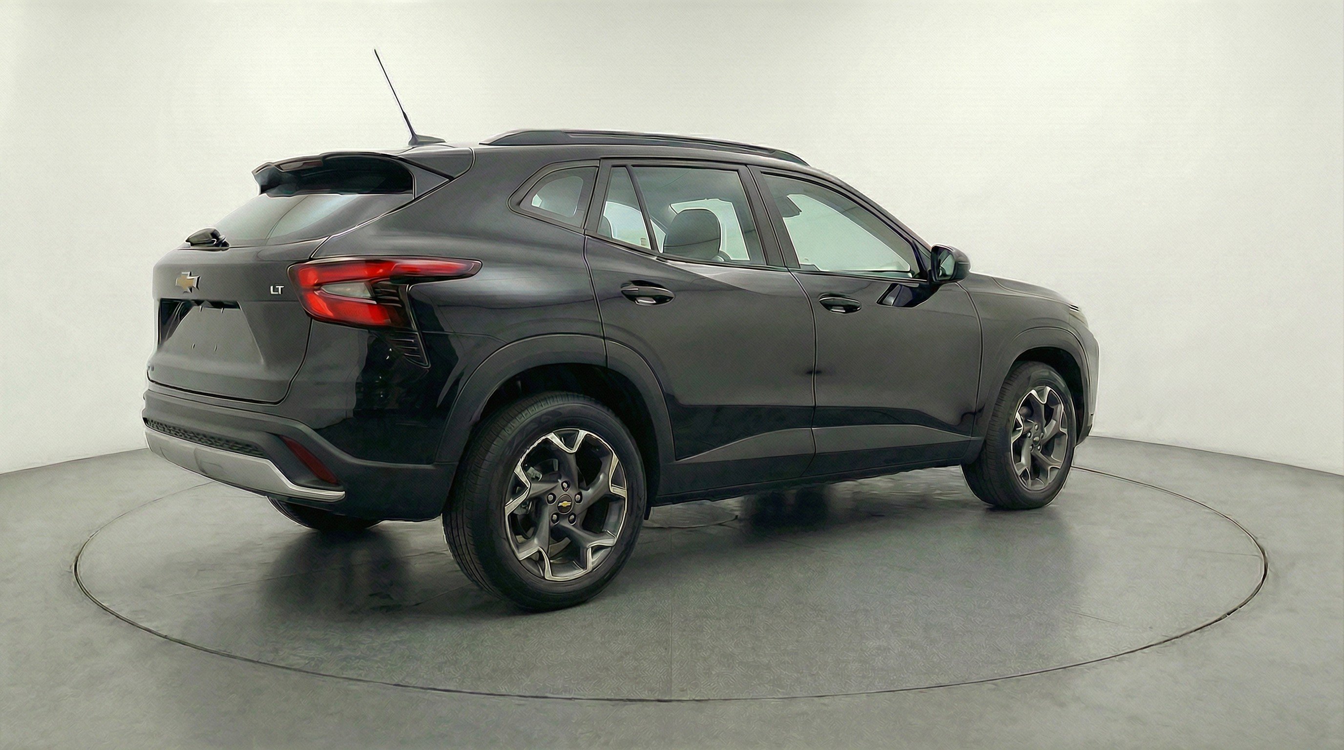 Used 2025 Chevrolet Trax LT w/ LT Convenience Package FWD image 9