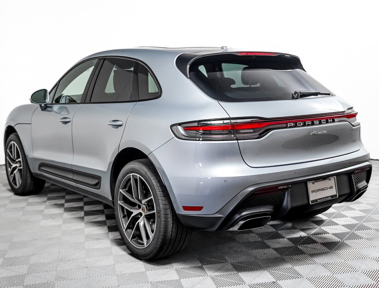 Certified 2026 Porsche Macan AWD/4WD image 3