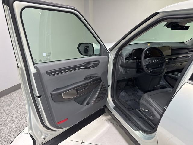 Used 2024 Kia EV9 Light RWD image 11