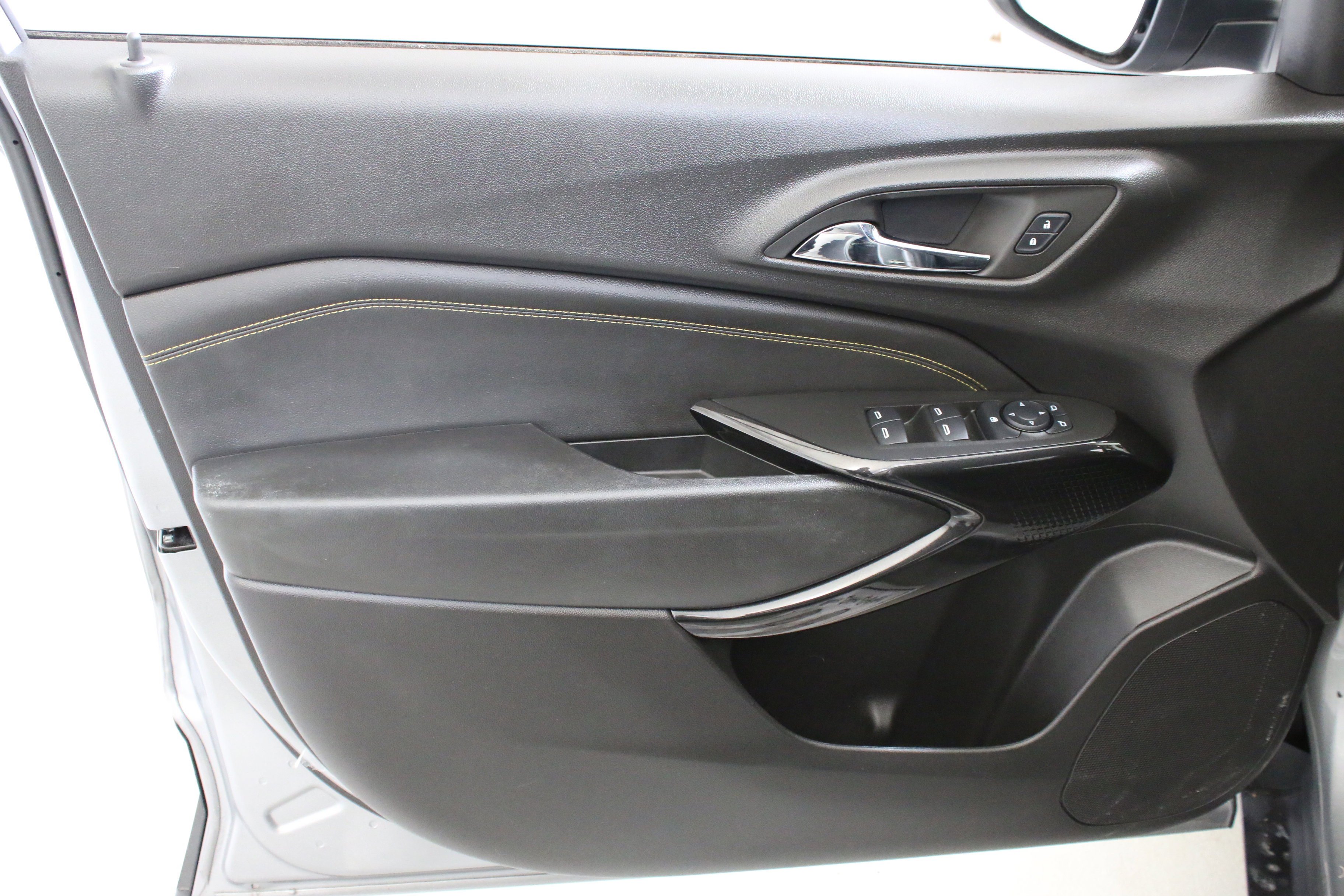 Used 2024 Chevrolet Trax LT w/ Driver Confidence Package image 25