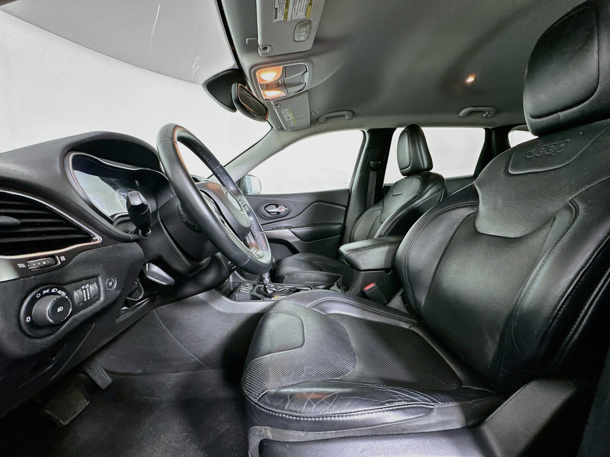 Used 2019 Jeep Cherokee Limited FWD image 13