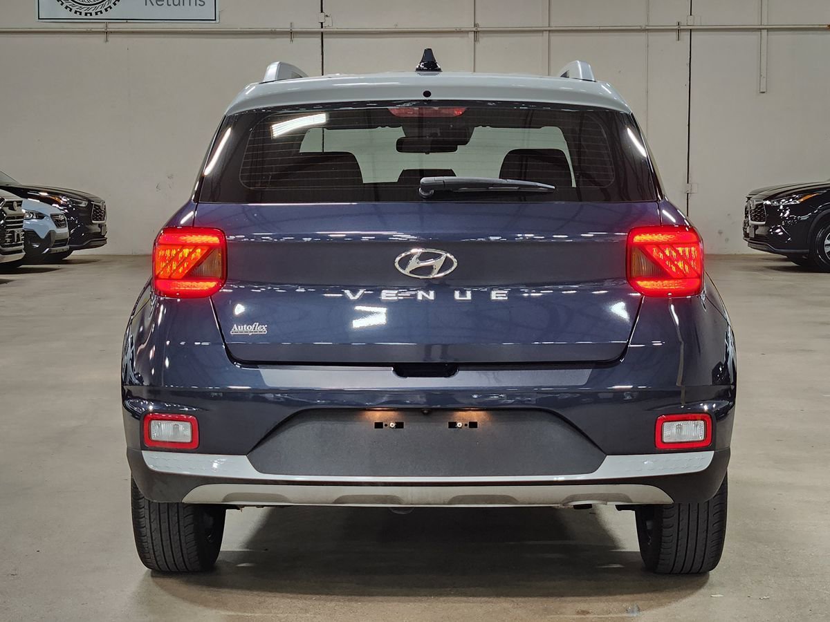 Used 2021 Hyundai Venue FWD image 10