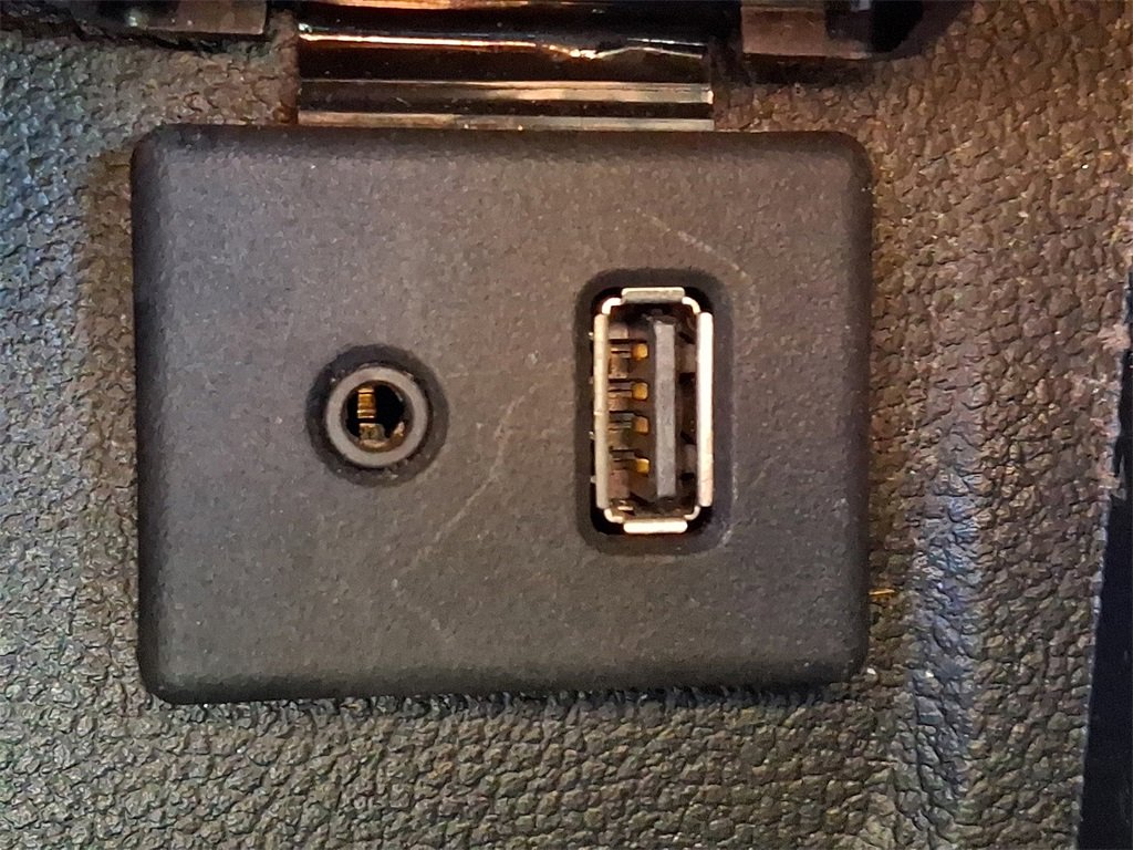 Used 2014 Buick Encore FWD image 29