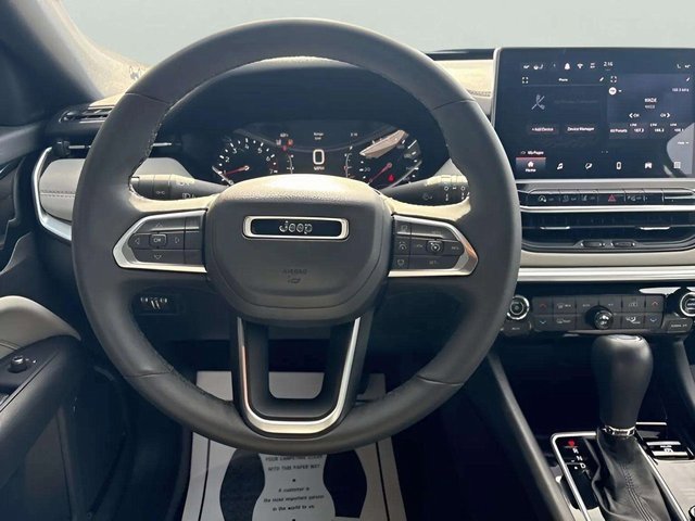 Used 2024 Jeep Compass Limited image 10