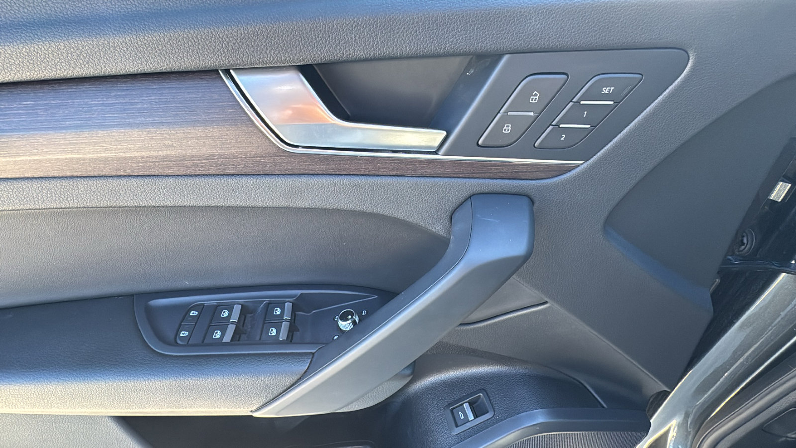 Used 2023 Audi Q5 2.0T Premium w/ Convenience Package image 13