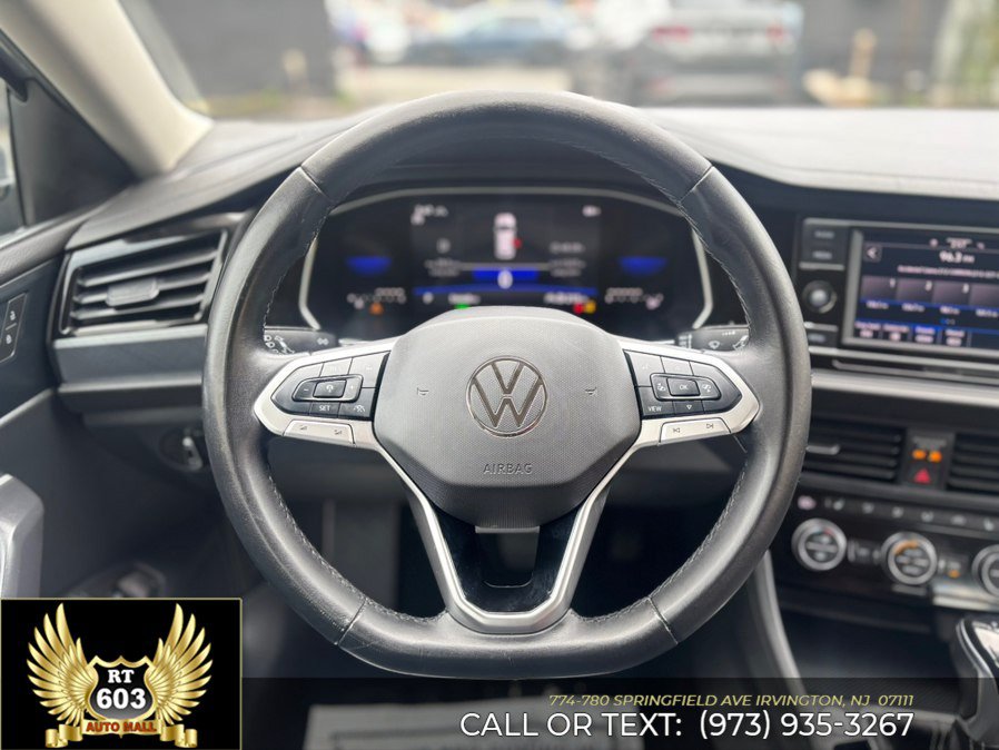 Used 2024 Volkswagen Jetta SE FWD image 14