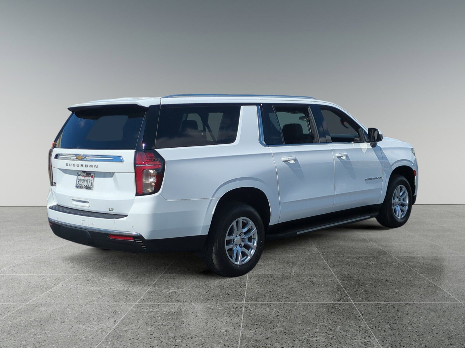 Used 2022 Chevrolet Suburban LT w/ Luxury Package AWD/4WD image 5