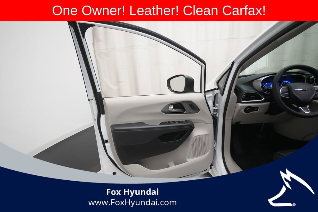 Used 2023 Chrysler Pacifica Touring-L FWD image 26