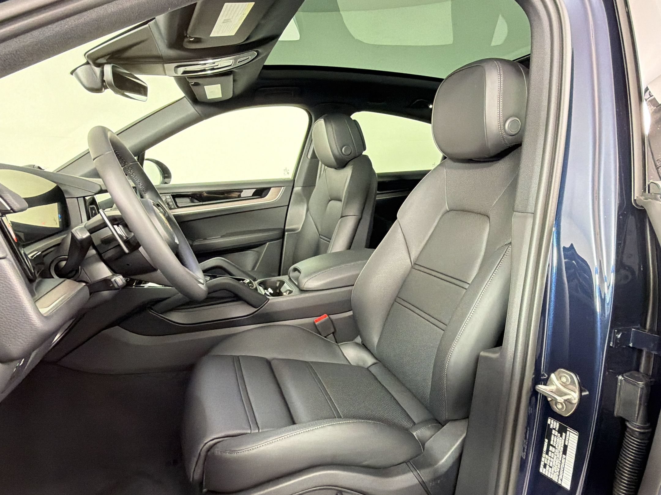 Certified 2026 Porsche Cayenne Coupe AWD/4WD image 5