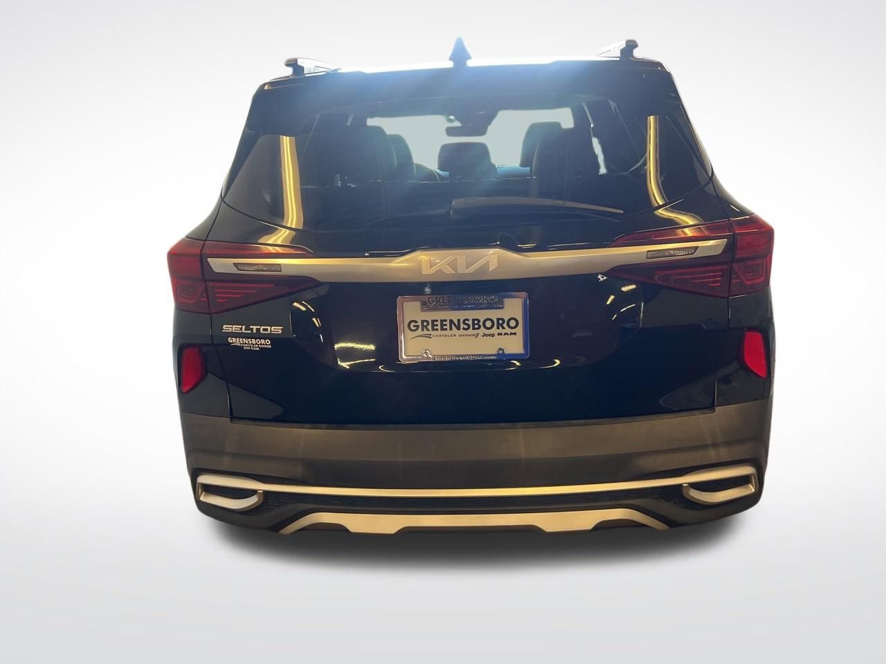 Used 2023 Kia Seltos S w/ Navigation Package FWD image 3