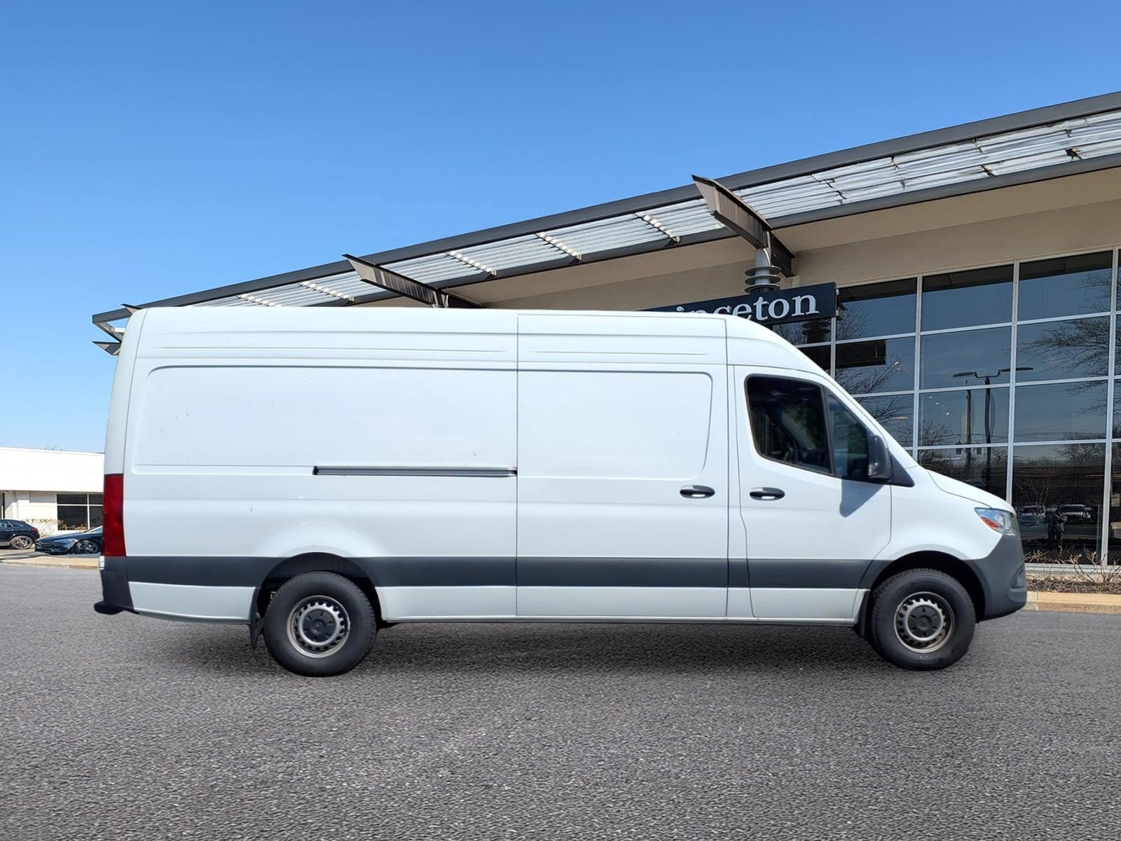 Used 2024 Mercedes-Benz Sprinter 2500 image 2