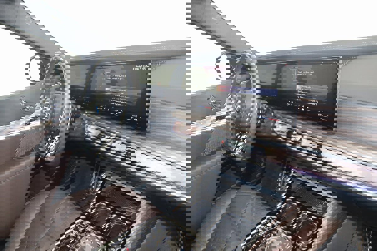 Used 2023 BMW 740i w/ Parking Assistance Package image 56