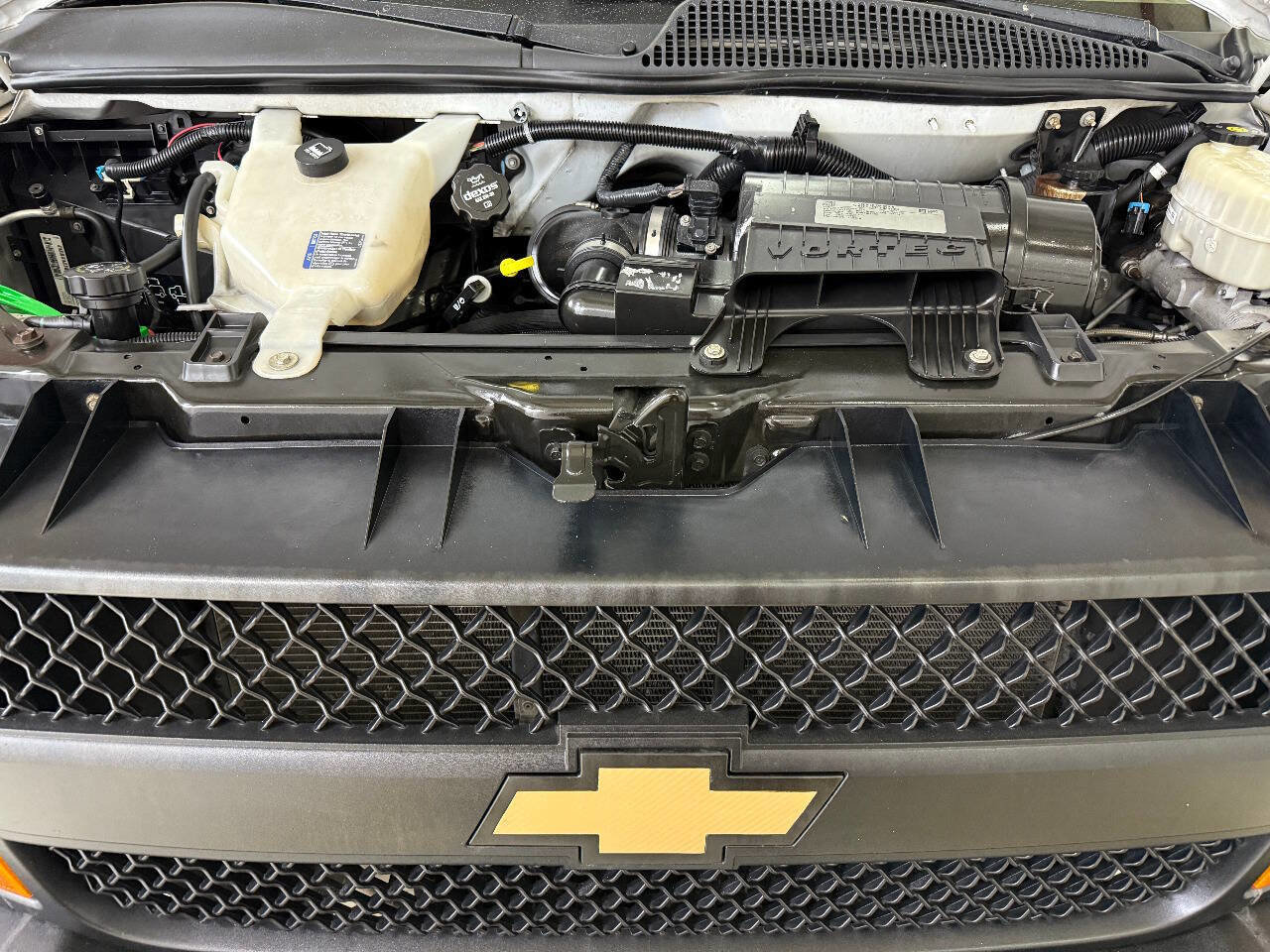 Used 2017 Chevrolet Express 2500 image 65