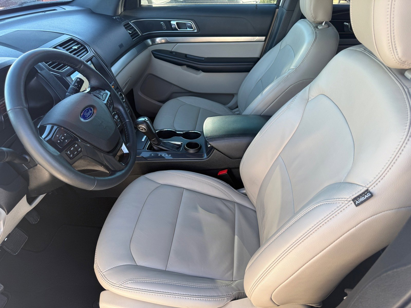 Used 2018 Ford Explorer XLT w/ Equipment Group 202A image 11