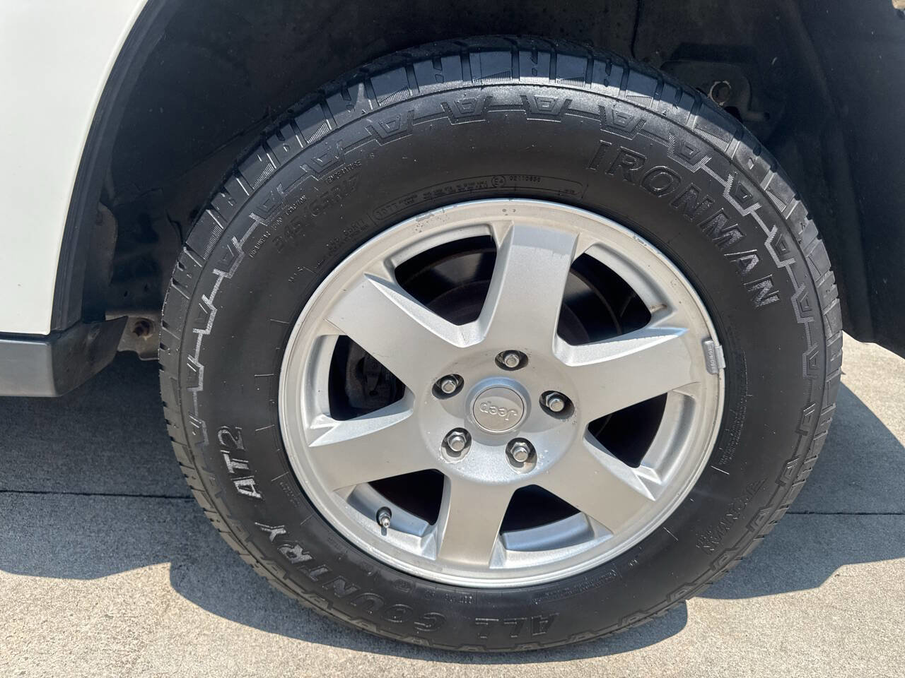 Used 2009 Jeep Grand Cherokee Laredo AWD/4WD image 21