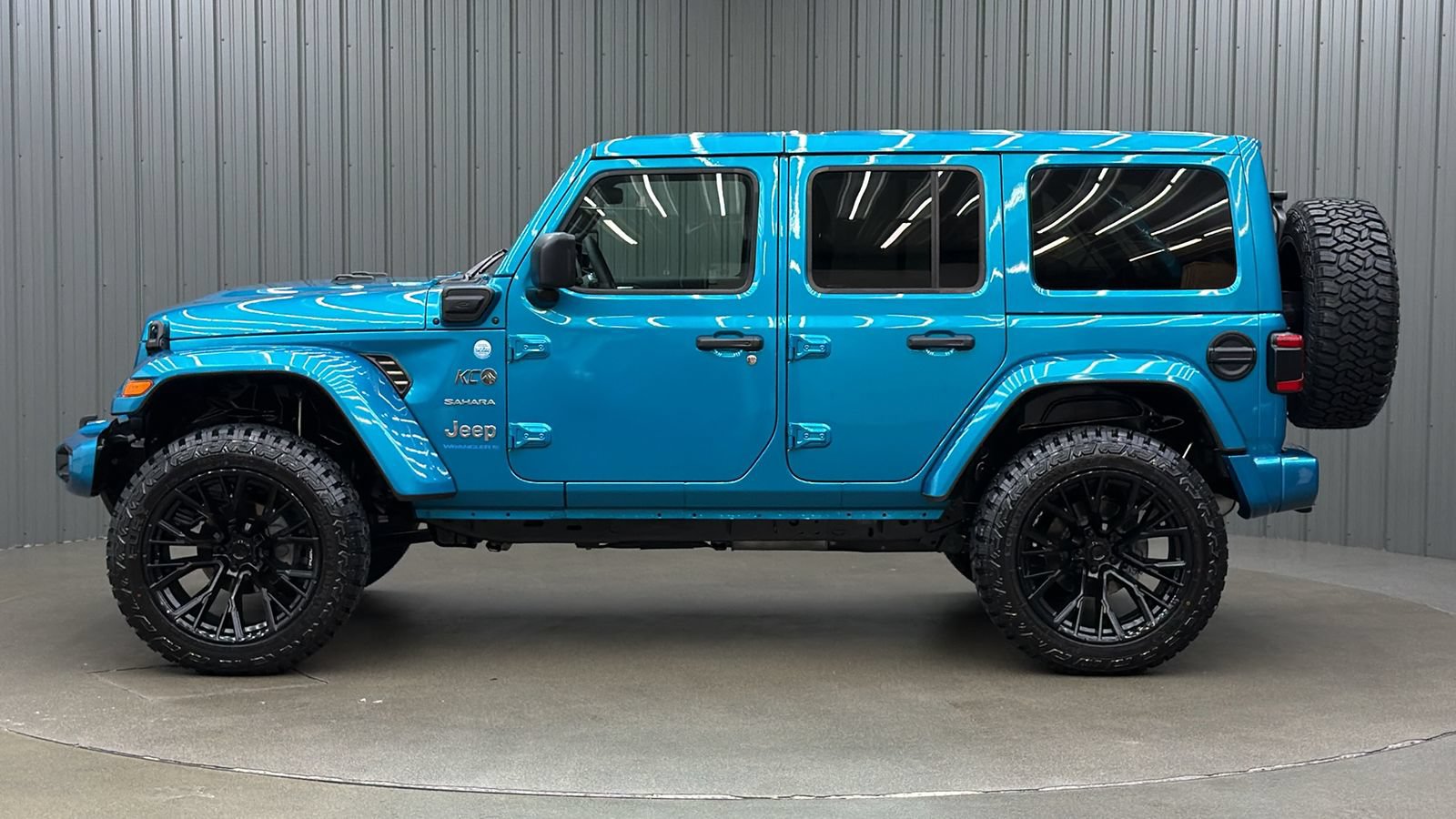 Used 2024 Jeep Wrangler Unlimited Sahara AWD/4WD image 2