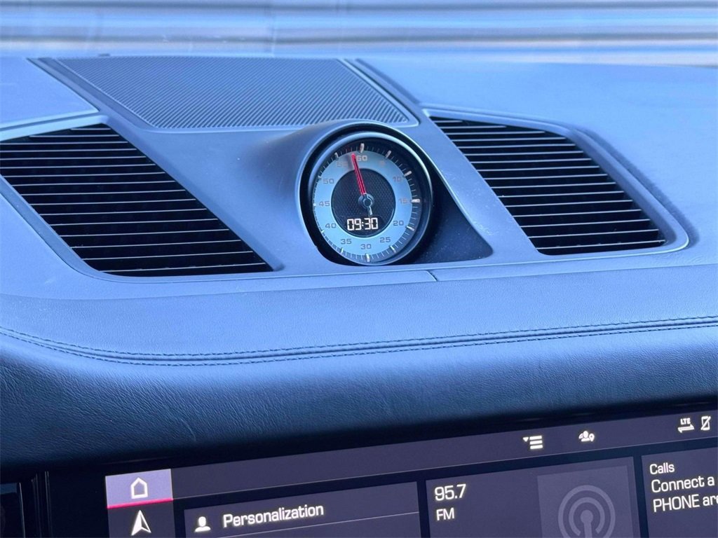 Used 2020 Porsche Cayenne Turbo image 26