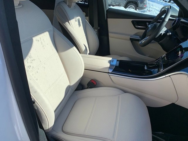 Used 2025 Mercedes-Benz GLC 300 4MATIC image 10