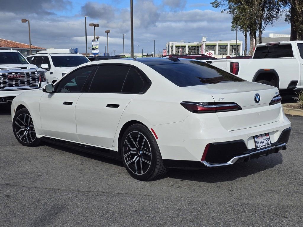Used 2024 BMW i7 xDrive60 image 4