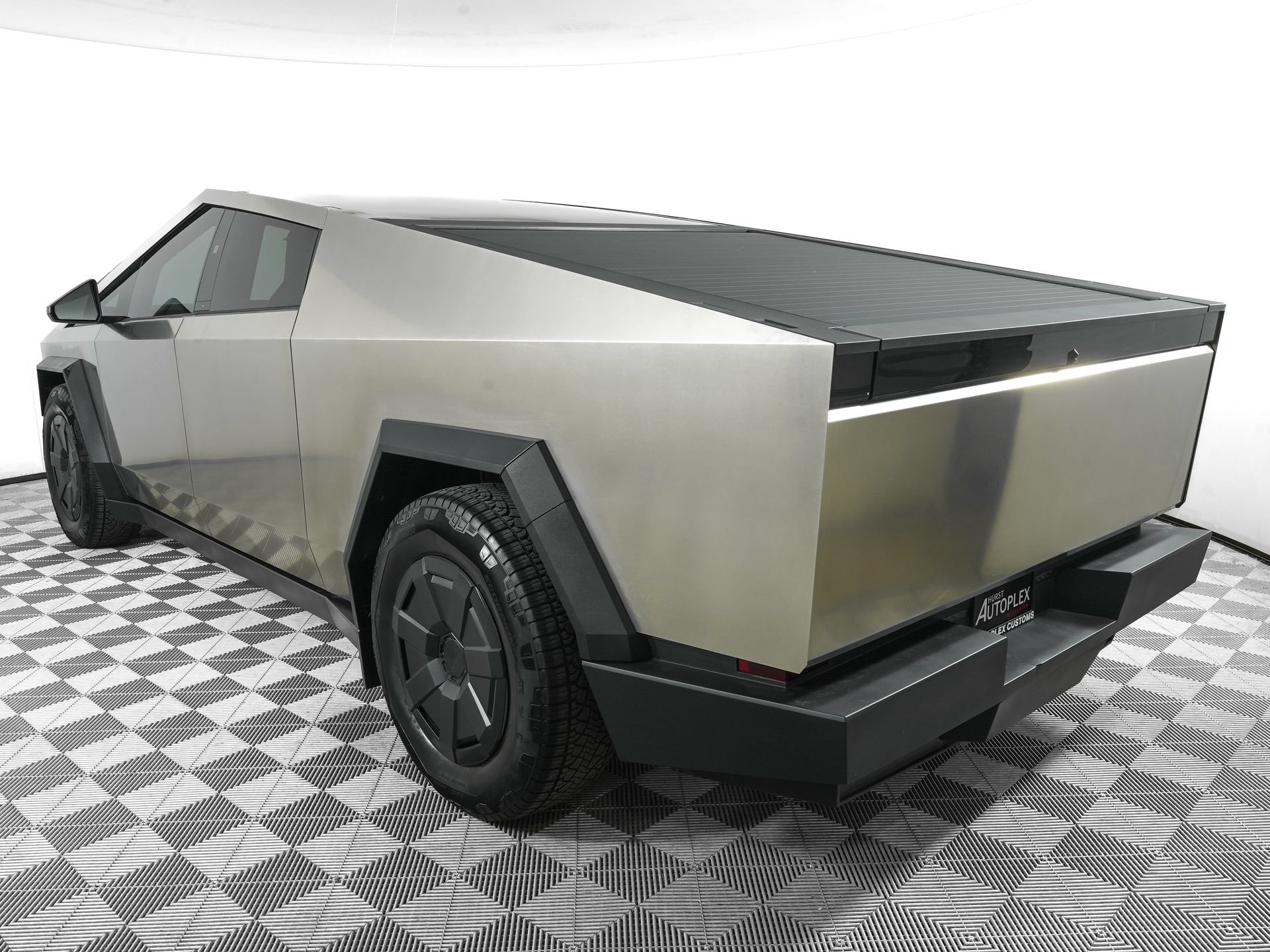 Used 2024 Tesla Cybertruck AWD Crew Cab image 7