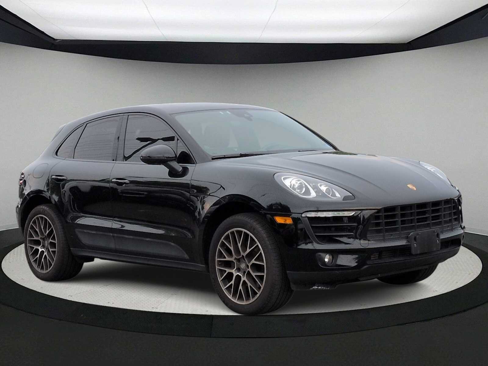 Used 2018 Porsche Macan AWD/4WD image 2