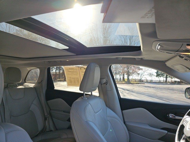 Used 2021 Jeep Cherokee Latitude Lux w/ Sun & Sound Group image 13