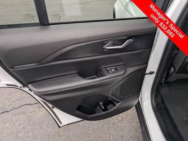 Used 2025 Jeep Grand Cherokee Altitude AWD/4WD image 9
