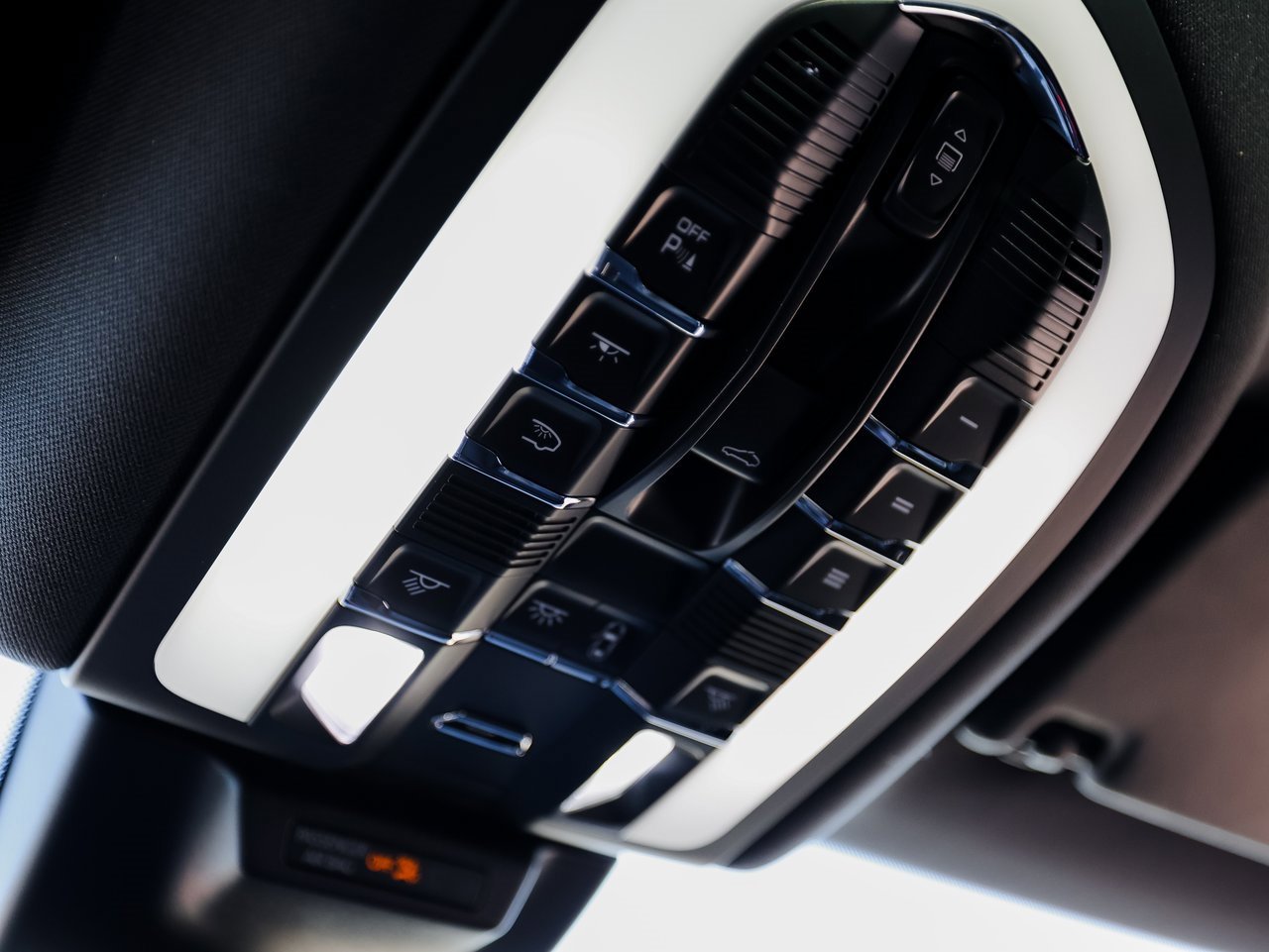 Certified 2025 Porsche Macan image 21