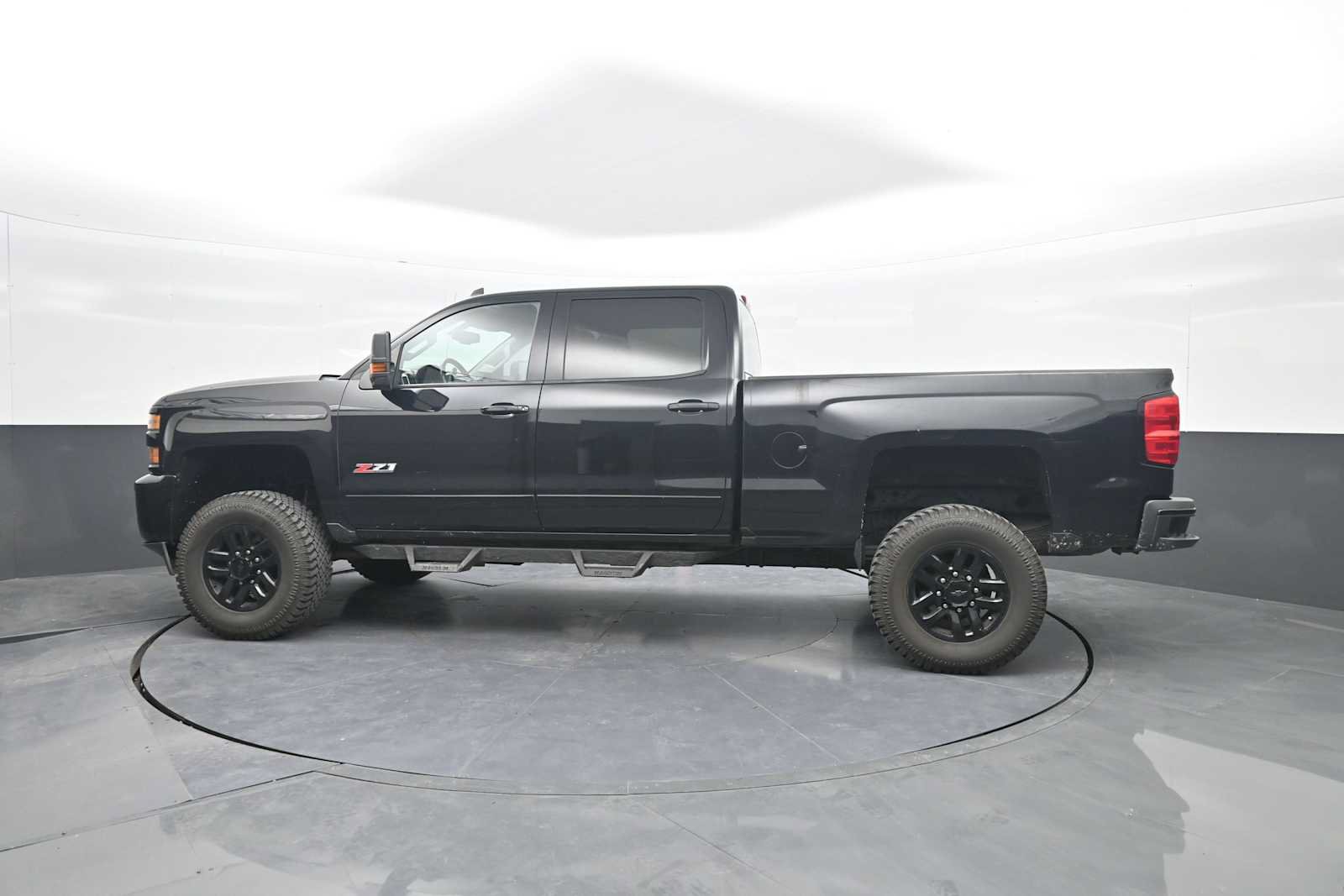 Used 2016 Chevrolet Silverado 2500 LT w/ Midnight Edition AWD/4WD image 5