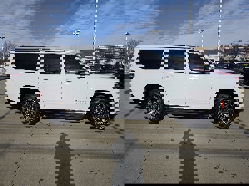 Used 2024 Jeep Wagoneer L Series II image 2