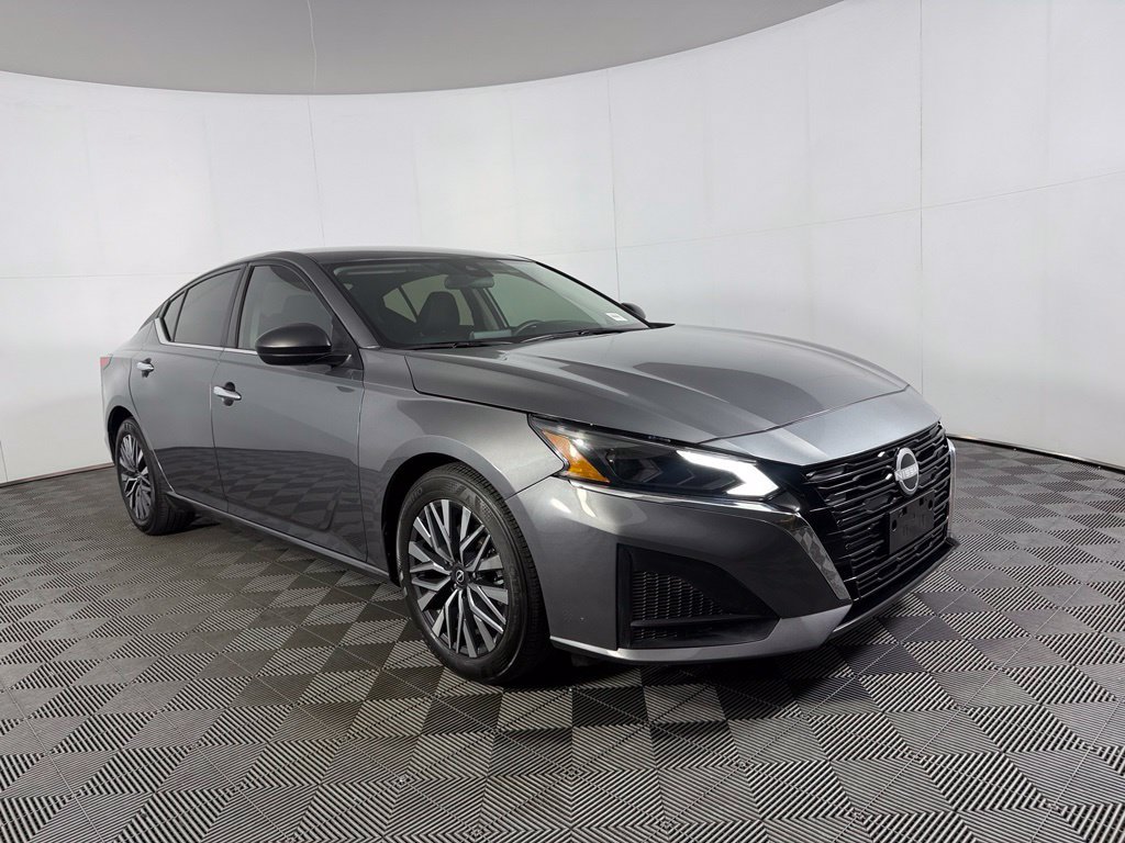 Used 2025 Nissan Altima 2.5 SV FWD image 4