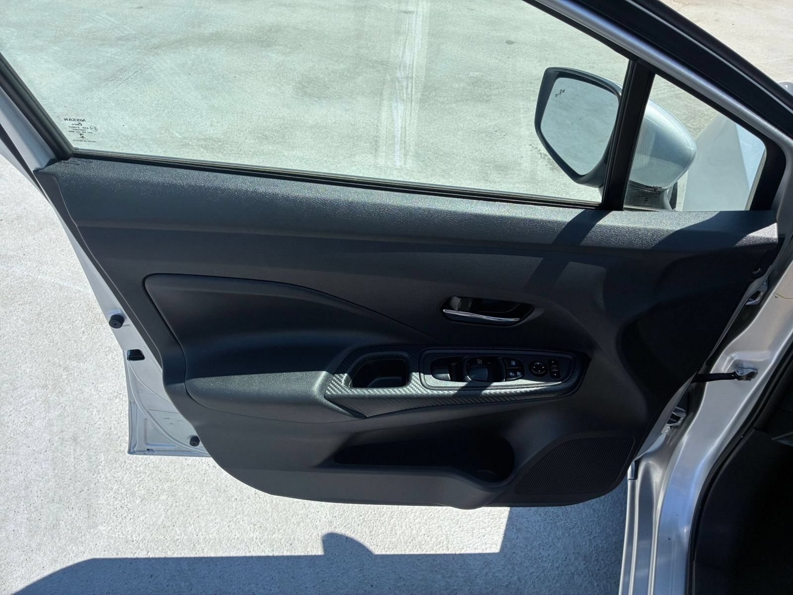 Used 2025 Nissan Versa SV FWD image 18