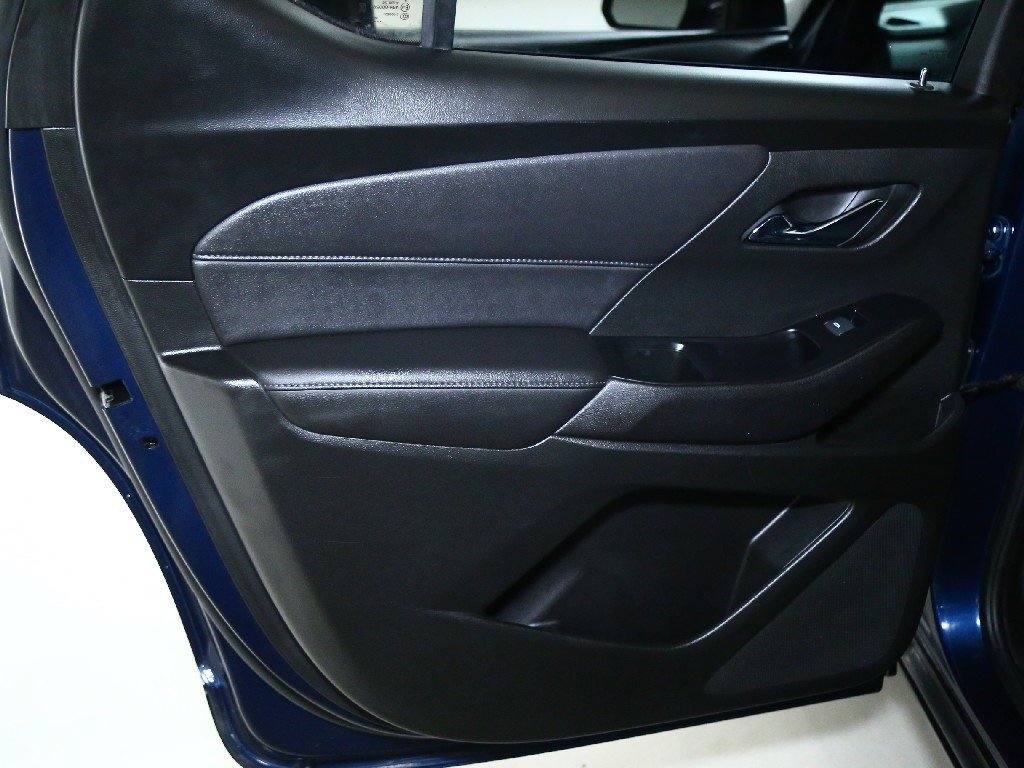 Used 2023 Chevrolet Traverse LT image 13