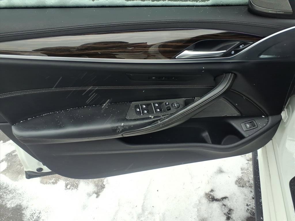 Used 2018 BMW M550i xDrive image 11