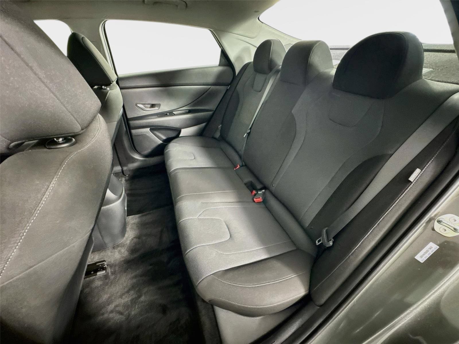 Certified 2025 Hyundai Elantra SE FWD image 20