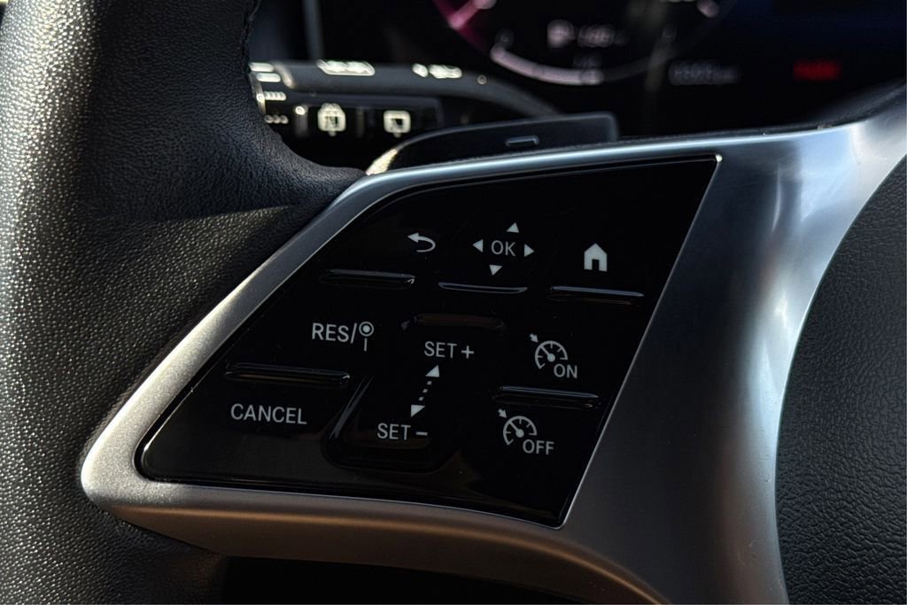 Used 2024 Mercedes-Benz GLC 300 4MATIC image 28