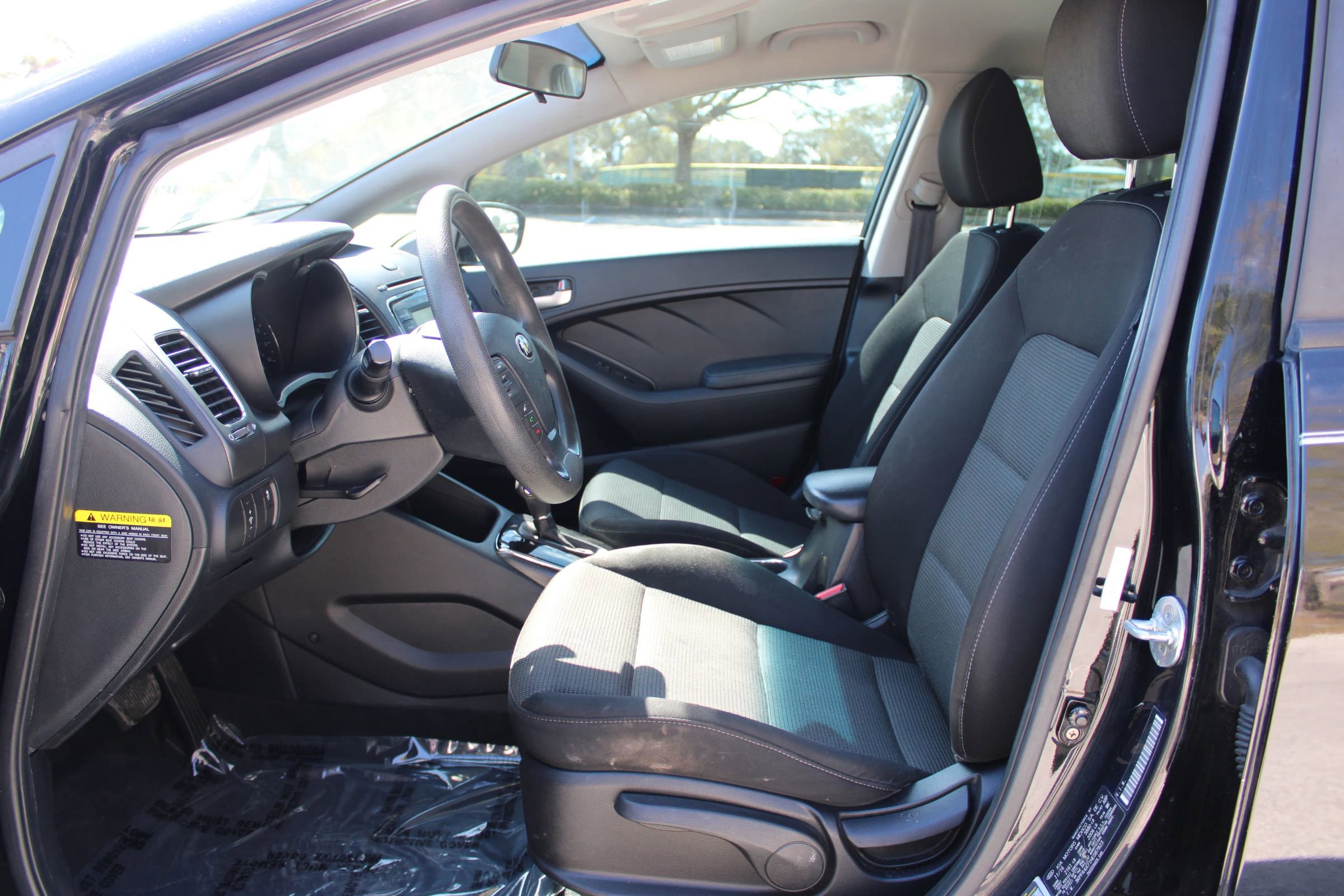 Used 2017 Kia Forte LX image 5