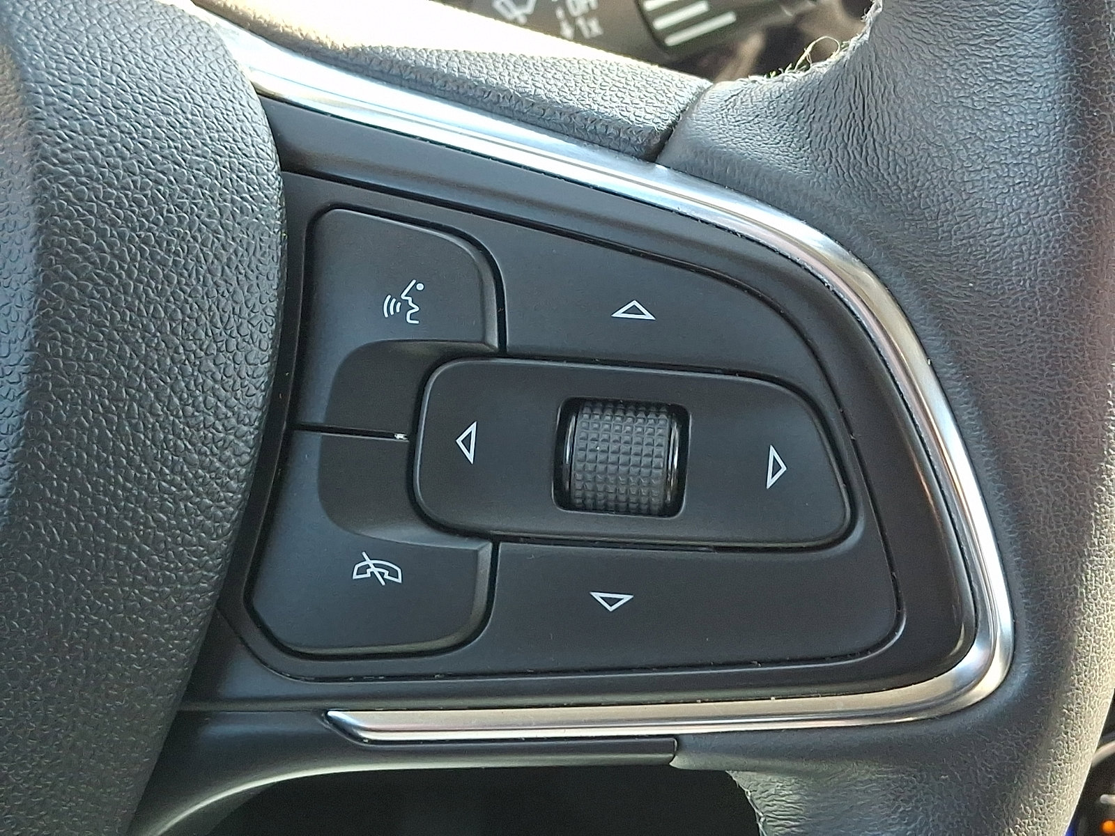 Used 2022 Buick Encore GX Essence w/ Experience Buick Package image 24