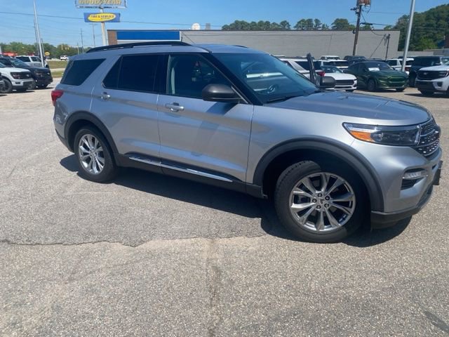 Used 2021 Ford Explorer XLT w/ Equipment Group 202A image 10