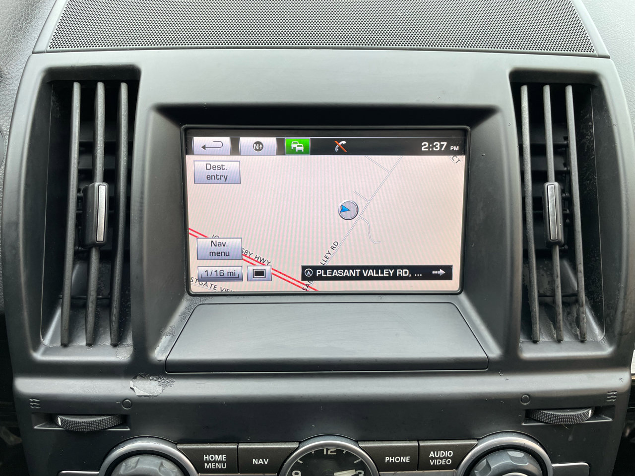 Used 2015 Land Rover LR2 HSE image 23