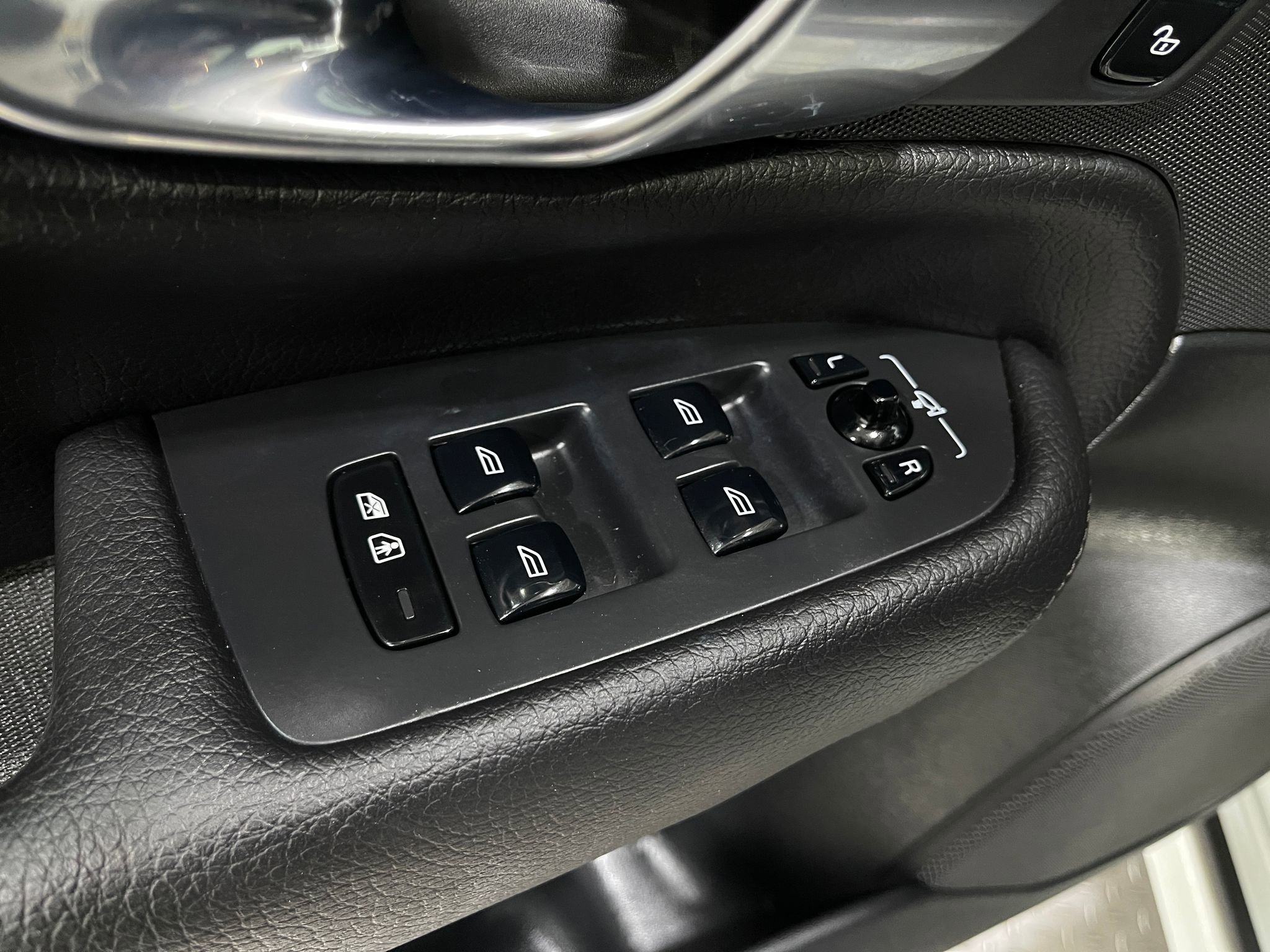 Used 2021 Volvo XC90 T6 Momentum w/ Advanced Package AWD/4WD image 17