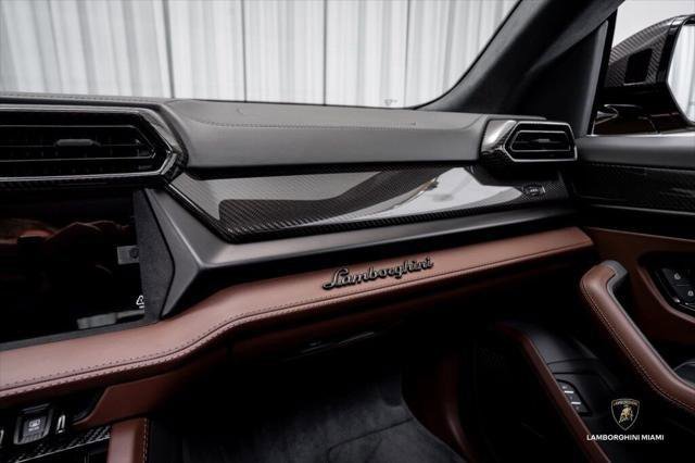 Used 2025 Lamborghini Urus SE AWD/4WD image 31