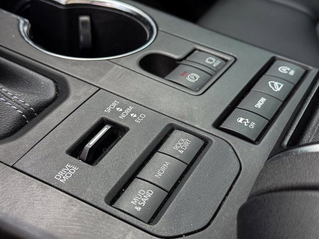 Used 2022 Toyota Highlander XLE image 13