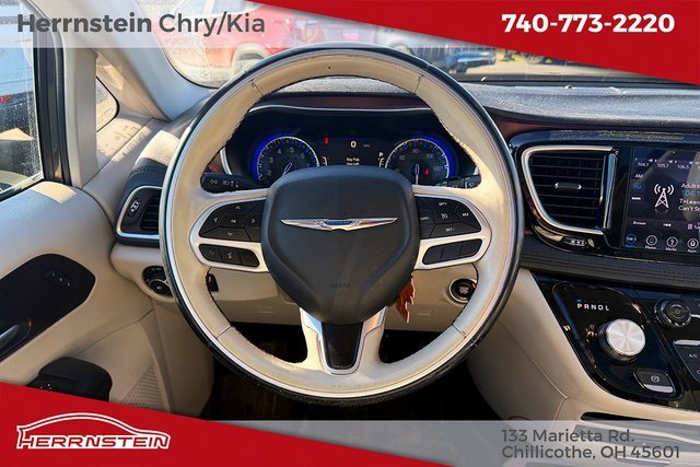 Used 2018 Chrysler Pacifica Limited w/ Tire & Wheel Group image 8