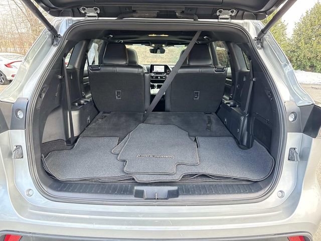 Used 2024 Toyota Highlander XSE image 12