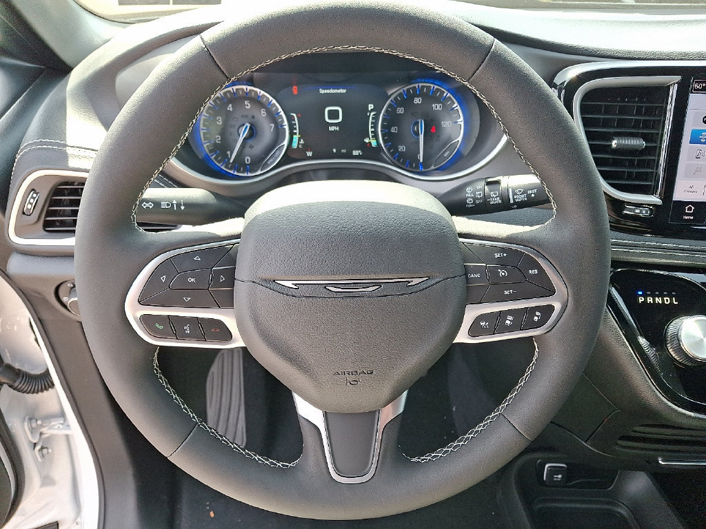 New 2027 Chrysler Pacifica Select AWD/4WD image 14
