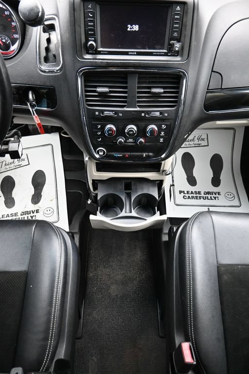 Used 2015 Dodge Grand Caravan SXT FWD image 22